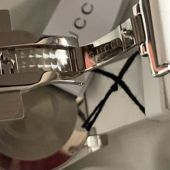 GUCCI Dive 40MM SS White Snake Motif Dial Rubber Men's Watch YA136330 - Picture 3 of 5